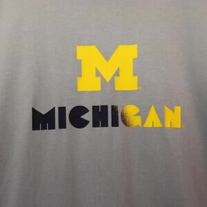 Michigan Men Medium Dri Fit Long Sleeve Hoodie Nike Campus